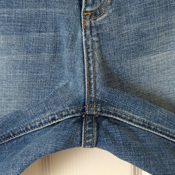 Kut from the Kloth Sophie Medium Wash High Rise Cut Off Denim Bermuda Shorts 12 - Picture 8 of 11